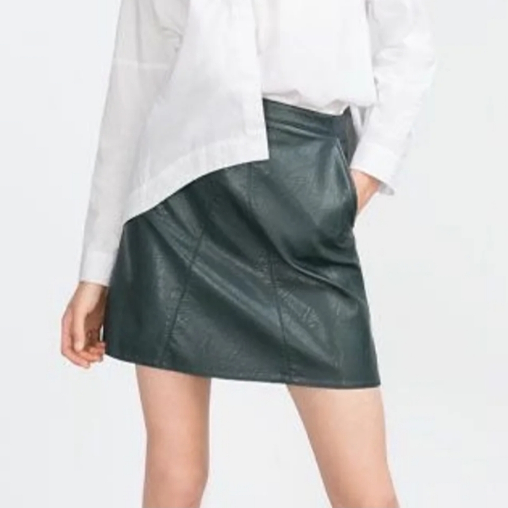 Zara Basic Faux Leather Hunter Green mini Skirt